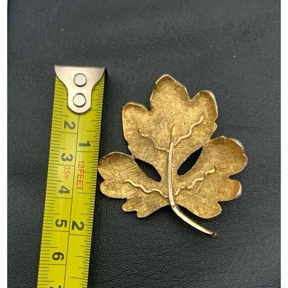 Vintage Beautiful Gold Tone Leaf Brooch Signed BSK - Picture 3 of 4